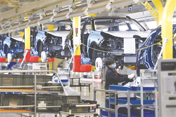 1-2 2,1月5日，工人在领克汽.jpg