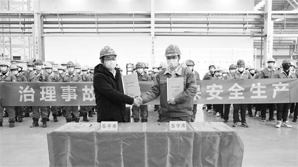 7-2 8 签署安全责任书，稳.jpg