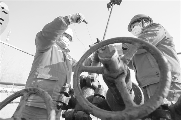 6-1 8 古城采油站站长王若.jpg