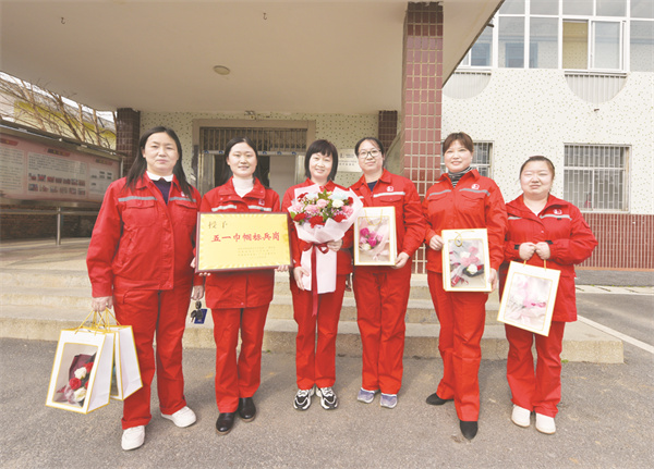 5-4 8图片新闻 河南油田采.jpg