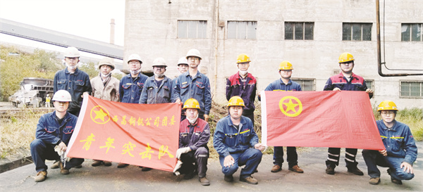 4-3 4 图为该厂团员青年参加活动后合影。.jpg