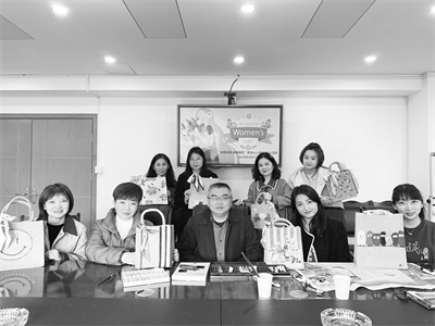 2-4 6-2图为“绿色环保 袋.jpg