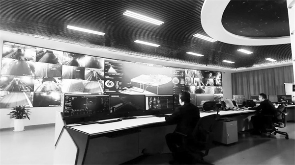 2-2 1 2金鸡滩煤矿建成智能化调度指挥室.jpg