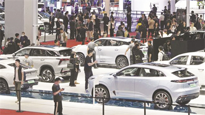 4-1 图配文1 上海国际车展.jpg