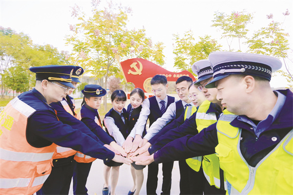 8-2 1-2凝心聚力带队伍.jpg