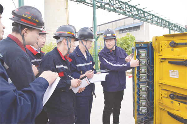 4-7 6中煤新集刘庄煤矿大师工作室开课啦.jpg