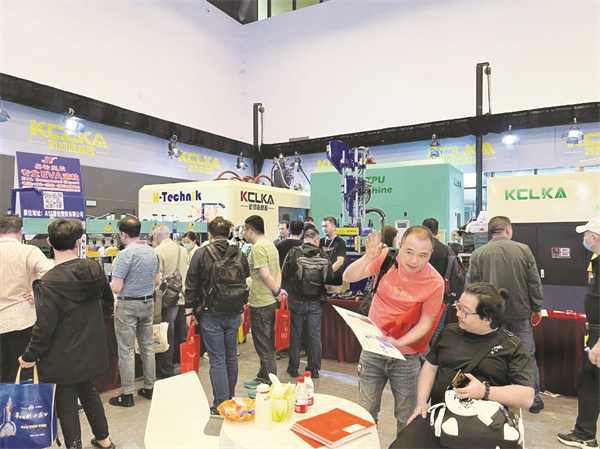 1682345998600876.jpg 1-3 2,4月20日,海内外客商在.jpg