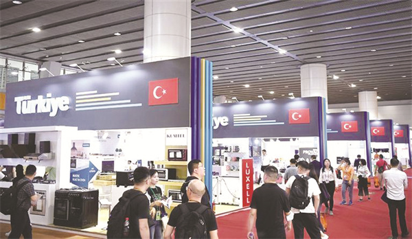 1-1 1 广交会上土耳其参展企业展台。 图据新华社.jpg