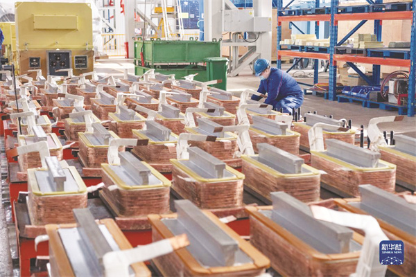 1682417136576806.jpg 4-4 5 工人在哈尔滨电气集团.jpg