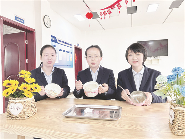 5-3 4 2 开展“光盘行动”.jpg