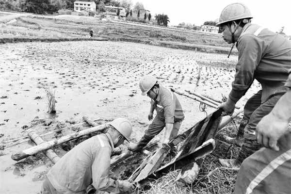 2-4 3 1：安放基座架子.jpg