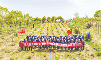 1683161297396393.jpg 1-2 1 2(选用)生态修复公司开展主题党日活动1.jpg