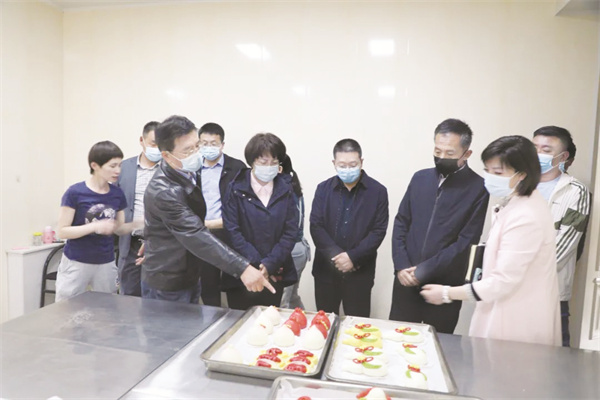 1683203136205330.jpg 1-1 1 1:市委书记李青雁考.jpg