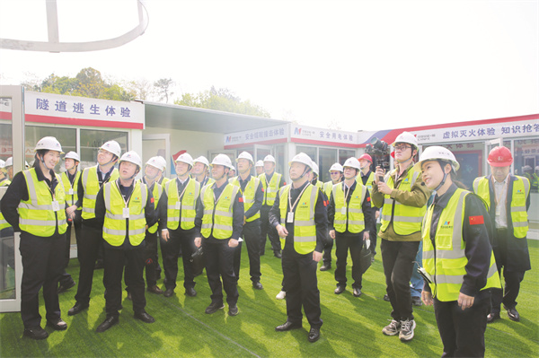 4-2 2 现场参观体验.jpg