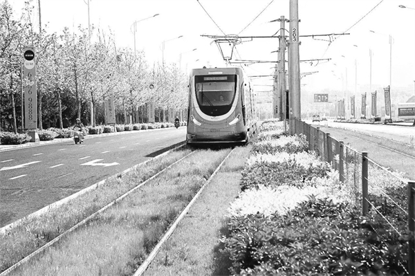 3-1 1 加快推动轨道交通产.jpg