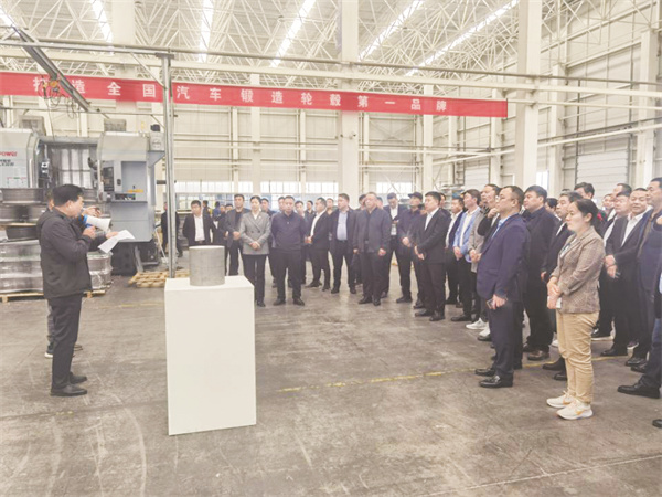 5-2 2（配图说明） 图为5月4.jpg