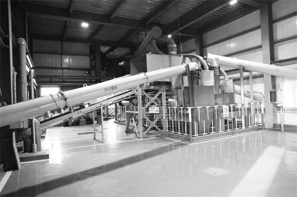 1683716285479610.jpg 7-1 1 “一尘不染”的车间.jpg