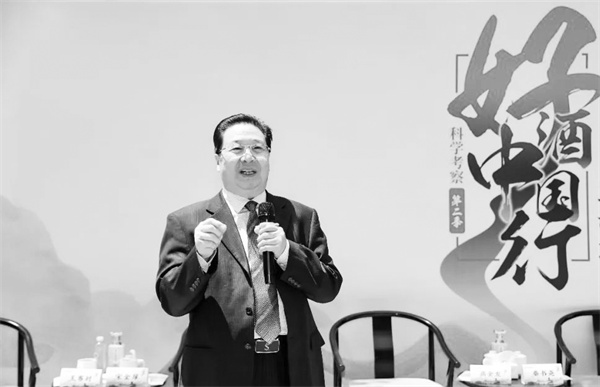 2-1 1，图为皇沟酒业董事长高全友.jpg