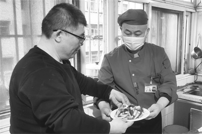 1683960417413642.jpg 6-1 图配文1开展“我帮.jpg