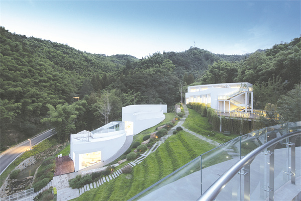 1683967727358221.jpg 1-2 图配文2盼“小个子”.jpg