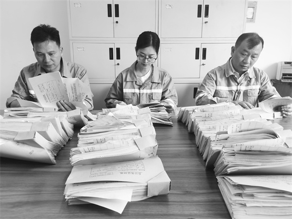 2-4 5，图片新闻：聚焦重点纠“四风”.jpg