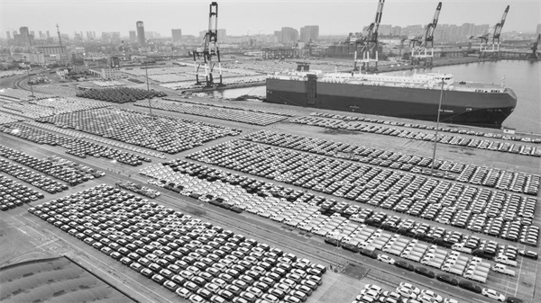 1684835115861558.jpg 3-1 1 中国汽车工业换道领先.jpg