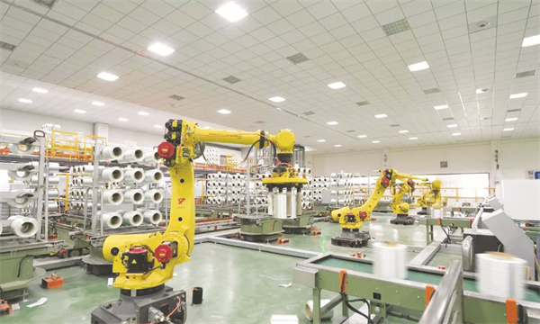 1-2 1 2 巨石智能制造基地生产车.jpg