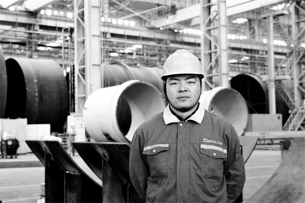 6-1 3 一位挑战“焊花.jpg