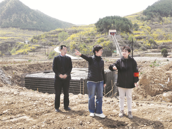 5-3 1 3壶关县南坪头坞村第一书记赵.jpg