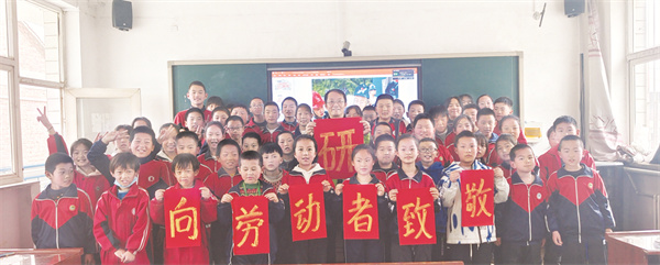 8-1 2南坪头坞村驻村队员姜穷.jpg