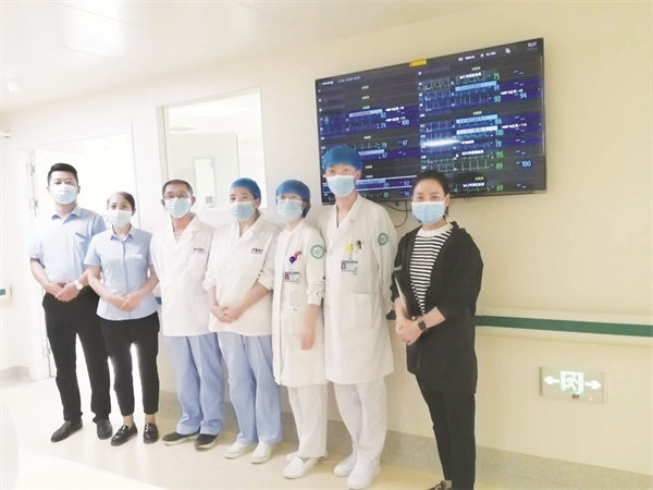 8-2 3山云村第一书记张.jpg