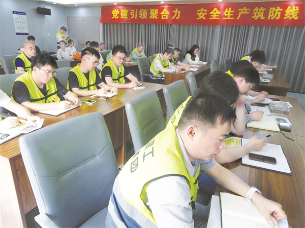 5-2 5上海建工二建界首市项目部.jpg