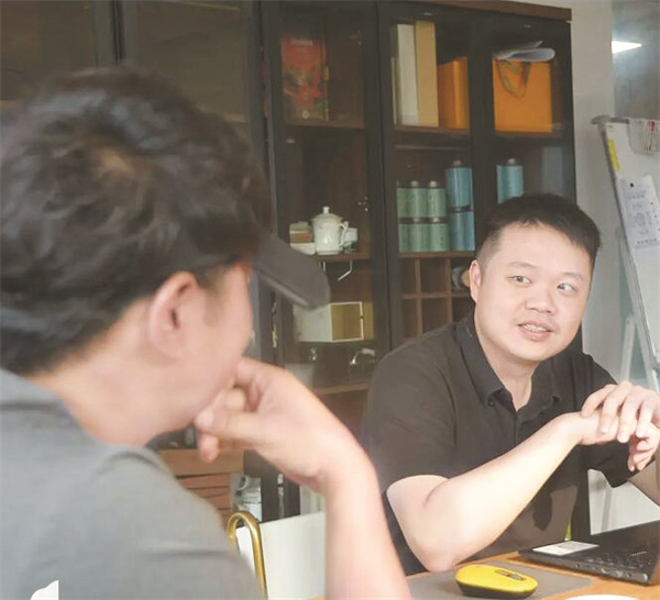 4-4 4版补图 6月12日，台青张培轩与.jpg