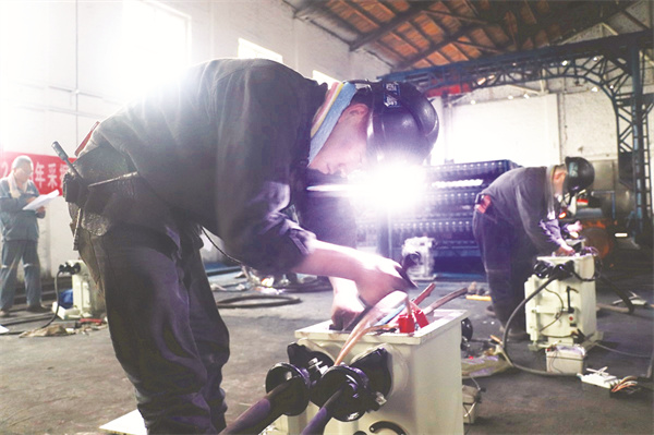 5-3 4鹤煤三矿掀起技术比武新热潮.jpg