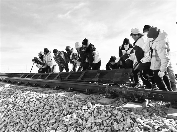 2-2 1 2中铁十二局集团铁路养.jpg