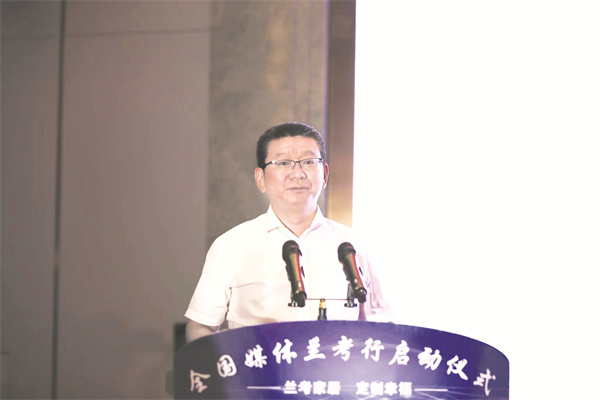 1-2 1 2图为兰考县委副书记、县长丁向东.jpg