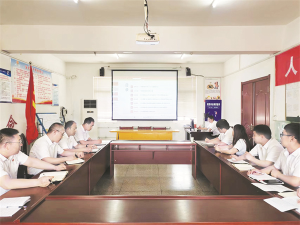 1-3 2 主题教育党课让职工受益匪浅.jpg