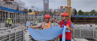 1 王靖在工作中.jpg