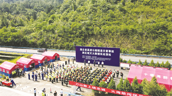 5-1 2湖北省开展高速公路跨区域.jpg