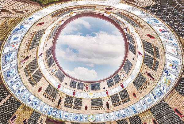 1-1 1 1位于千年瓷都江西景德镇新平村的瓷宫。.jpg