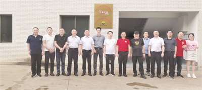 4-2 2 1 双方参会领导嘉宾厂区合影.jpg