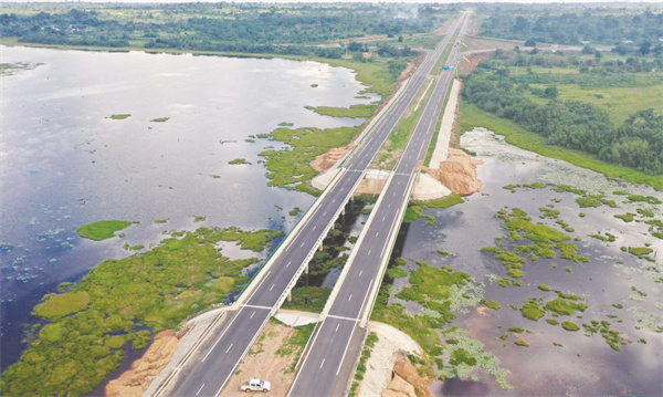 5-1 1 中企承建高速公路助.jpg