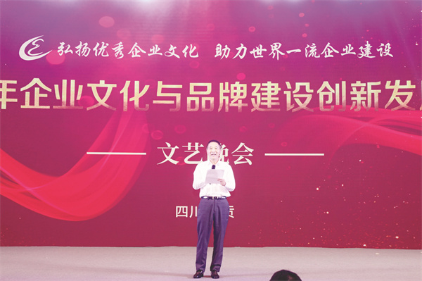 4-12 1 12文艺晚会现场.jpg