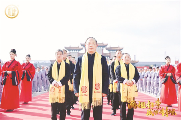 8-2 1 2 嘉宾登台.jpg