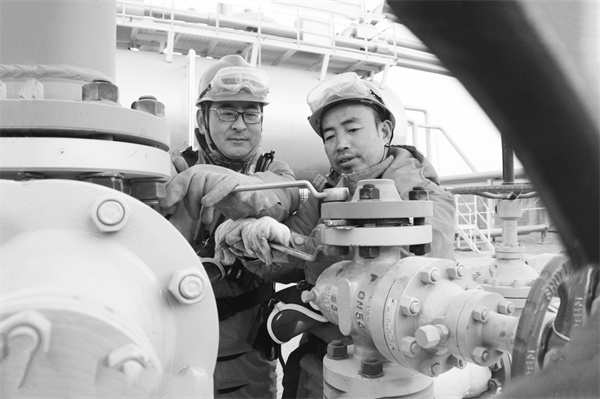 2-2 7（图片新闻）图为集输班.jpg