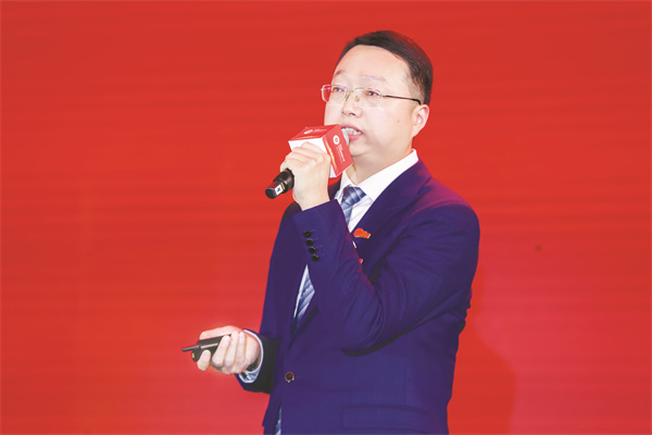 4-2 2、今世缘酒业副总经理胡跃.jpg