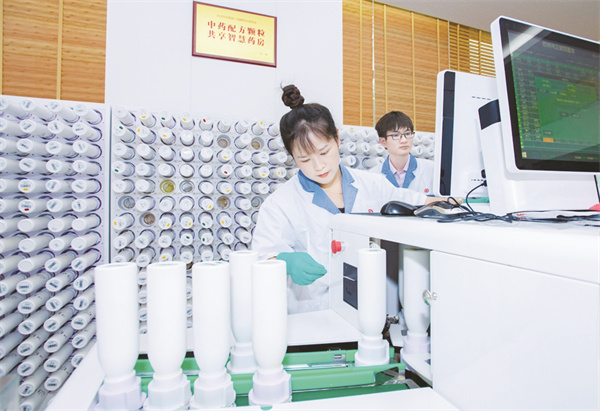 1704277566214261.jpg 8-2 1 2 共享智慧药房.jpg