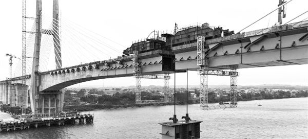 7-2 2 南深高铁南玉段六景郁江特大桥合龙.jpg