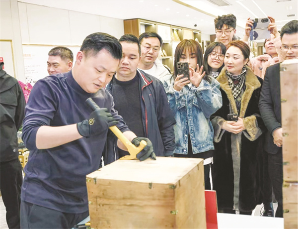 1710336410422294.jpg 5-4 2 3、泛茶控股董事长郑朝.jpg