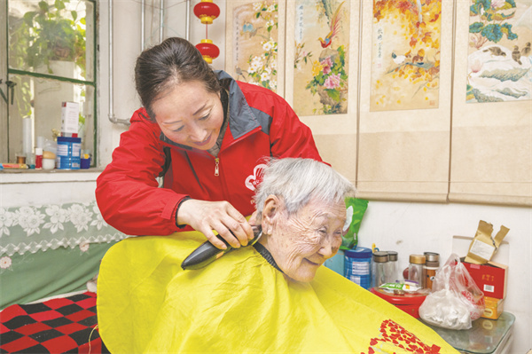 8-2 5图片新闻 鲍店煤矿志愿者.jpg